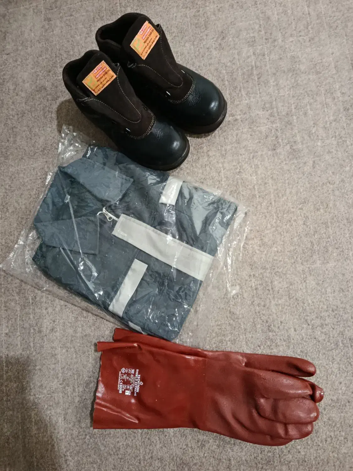 کفش ایمنی ، لباس کار دستکش ضد اسید|کیف، کفش، کمربند|زنجان, |دیوار