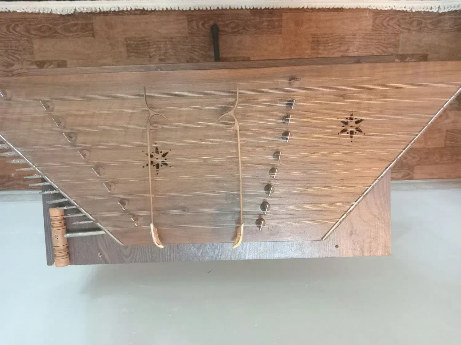 سنتور|سازهای سنتی|خمین, |دیوار