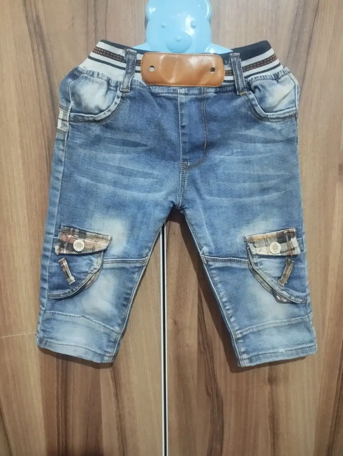 شلوارک|کفش و لباس بچه|میانه, |دیوار