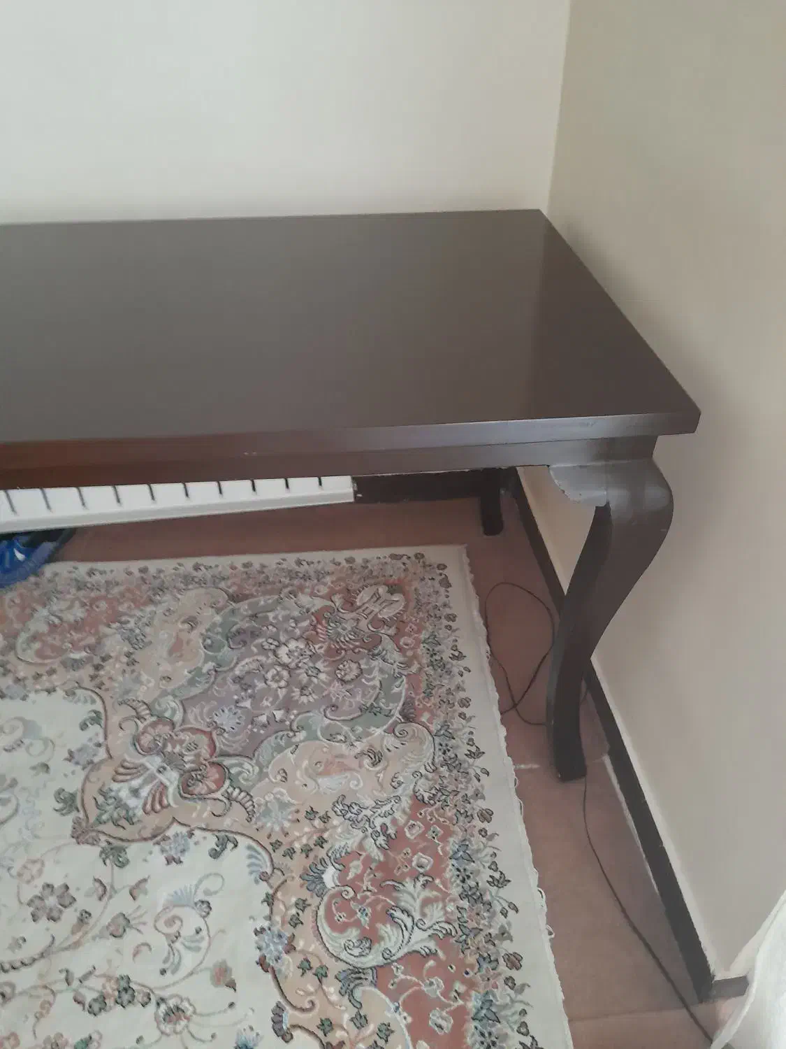 میز ناهار خوری چوبی سالم وتمیز|میز و صندلی غذاخوری|اندیشه, اندیشه فاز ۴|دیوار