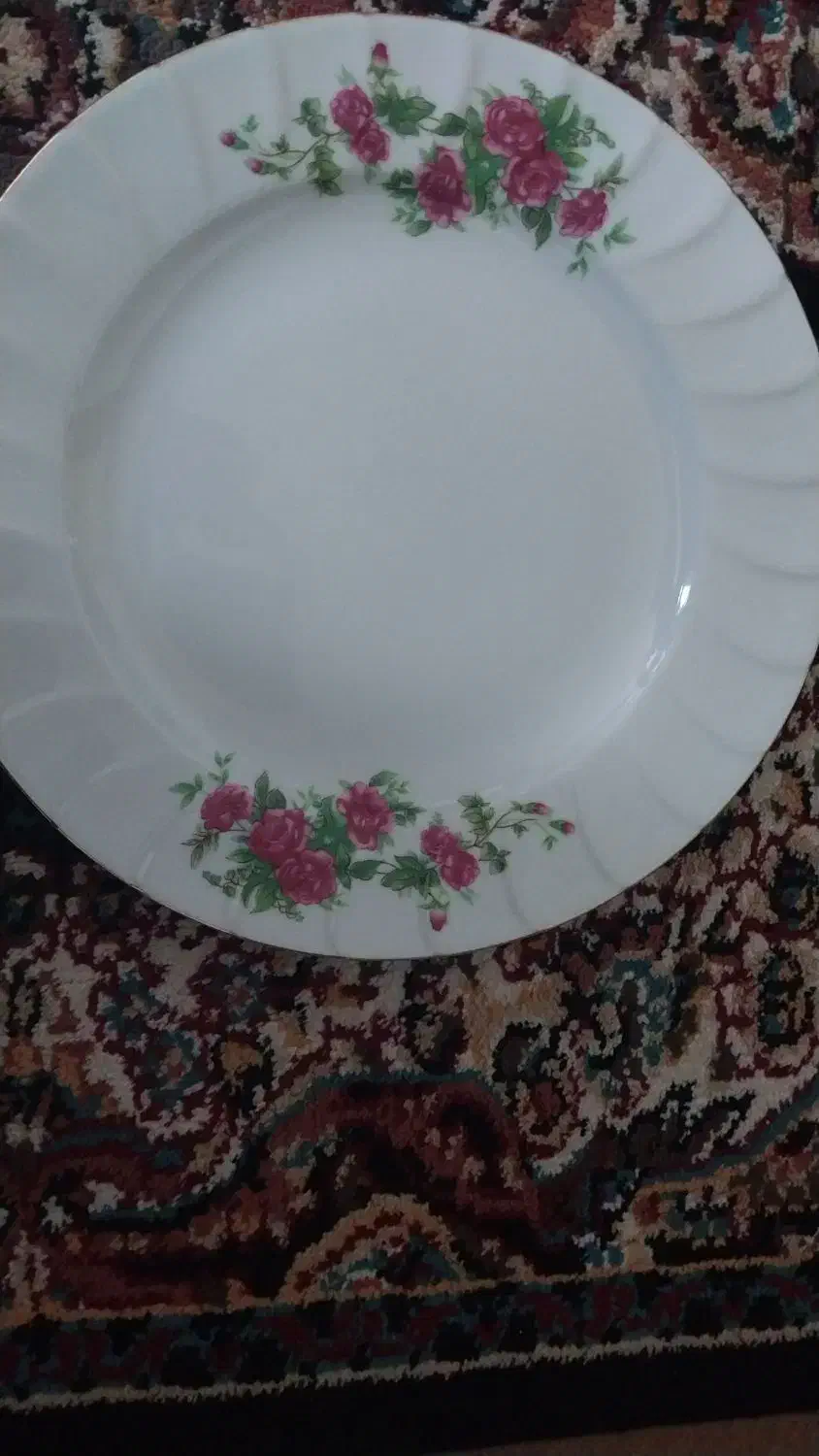 چینی گل سرخ زرین ۳۰ نفره|ظروف سرو و پذیرایی|قروه, |دیوار