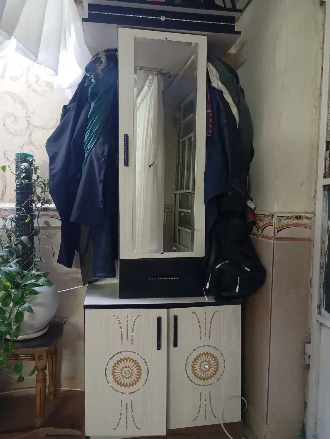 جاکفشی|جاکفشی، کمد، دراور|قوچان, |دیوار