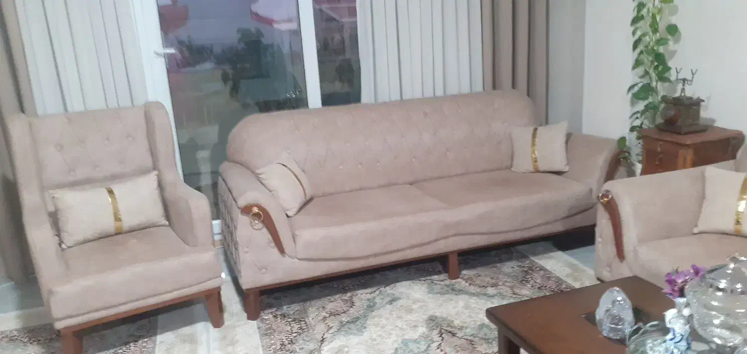 مبل راحتی نه نفره|مبلمان خانگی و میز عسلی|رشت, فرزانه|دیوار