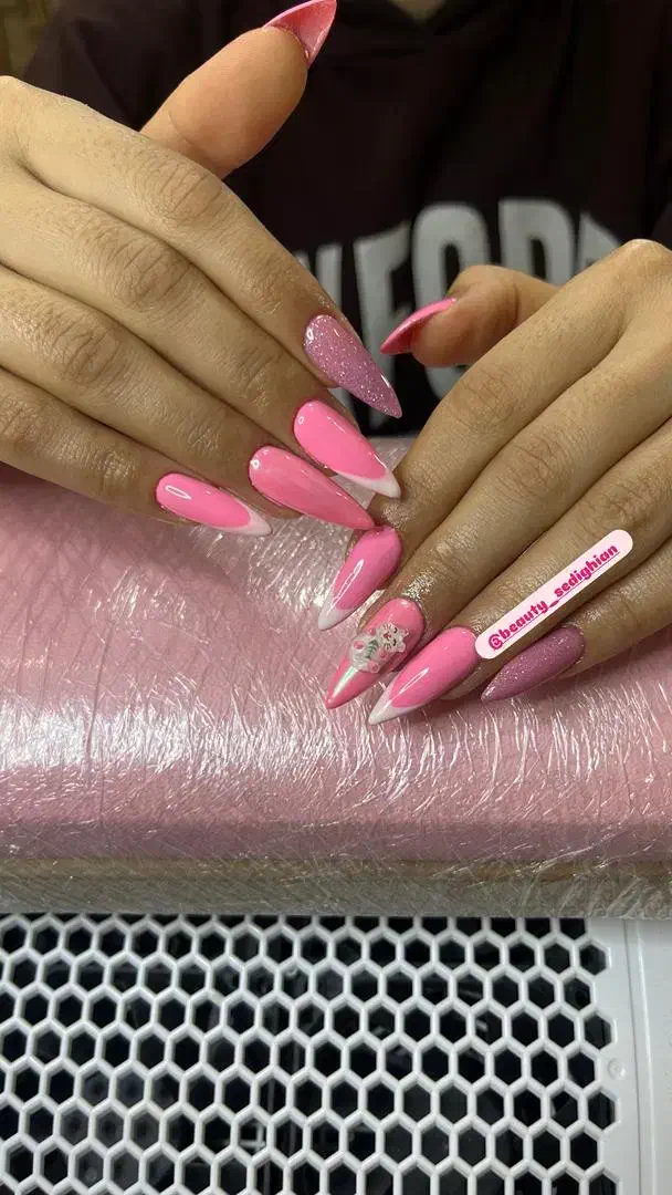 کاشت ناخن کاشت مژه و...|خدمات آرایشگری و زیبایی|ورامین, ورامین|دیوار