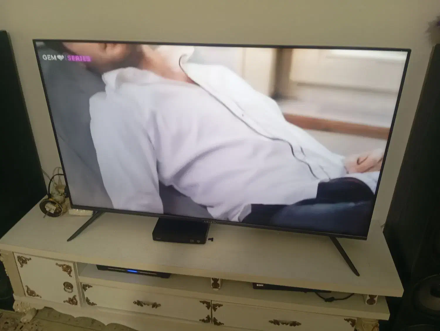 تلویزیون|تلویزیون و پروژکتور|رباط‌کریم, شترخوار|دیوار