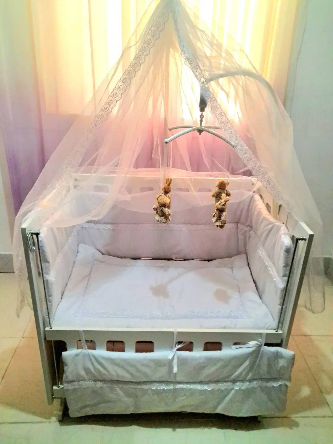 تخت نوزاد کنار مادر نو نو|تخت و صندلی بچه|سمنان, |دیوار