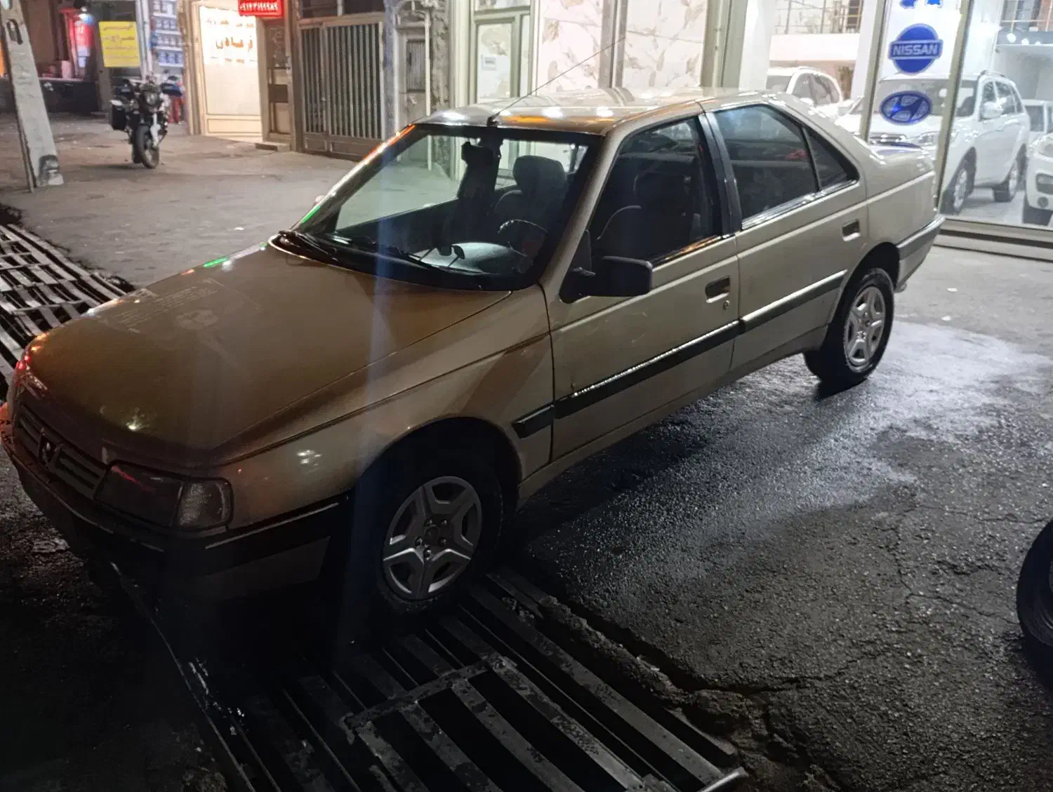 پژو مدل 83 دوگانه سالم و سرحال ماشین خانگی میباشد|خودرو سواری و وانت|تبریز, |دیوار