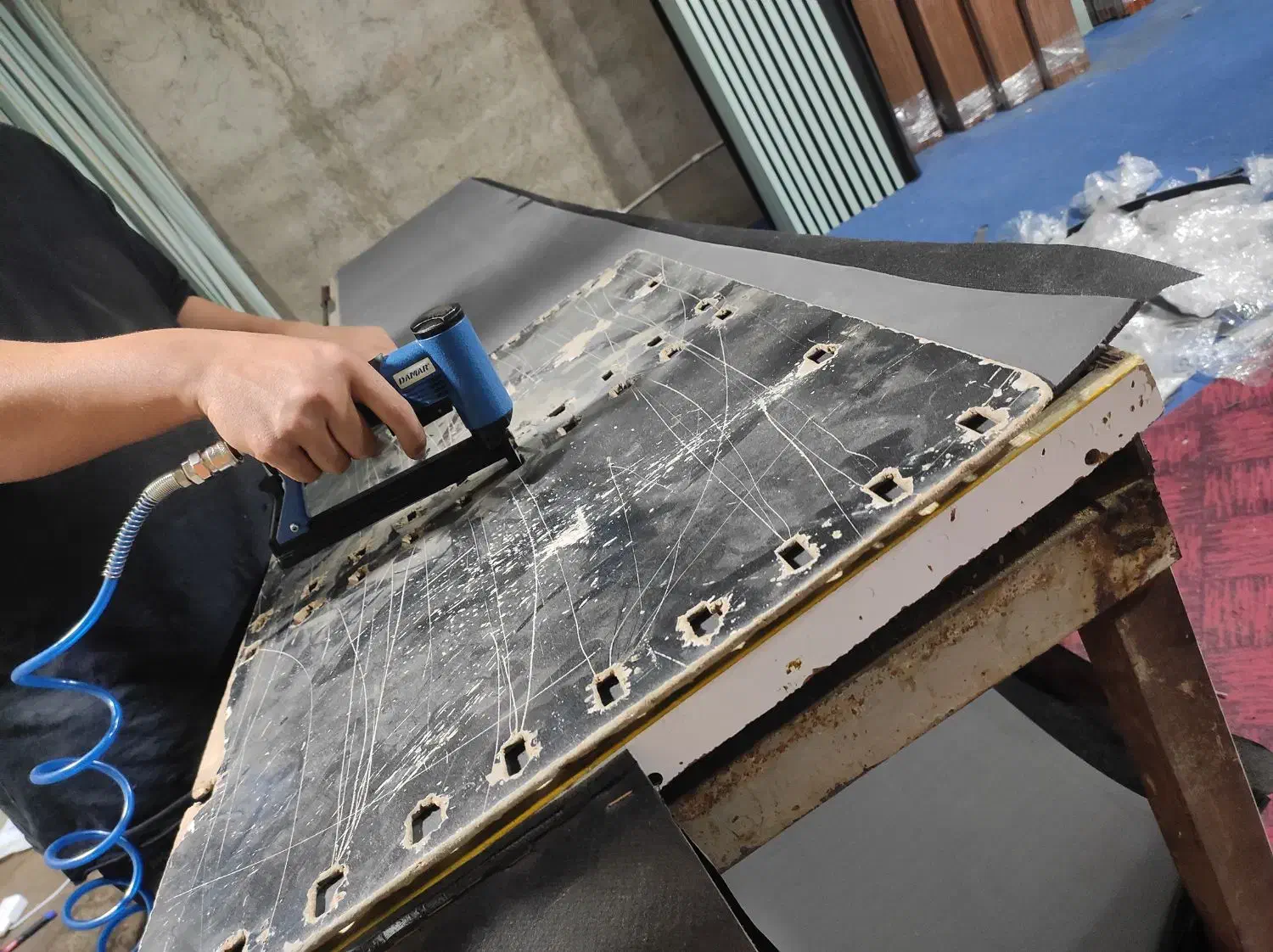 به تعدادی کارگر ساده جهت منگنه زنی ترمووال نیازمند|استخدام صنعتی، فنی، مهندسی|چهاردانگه (تهران), |دیوار