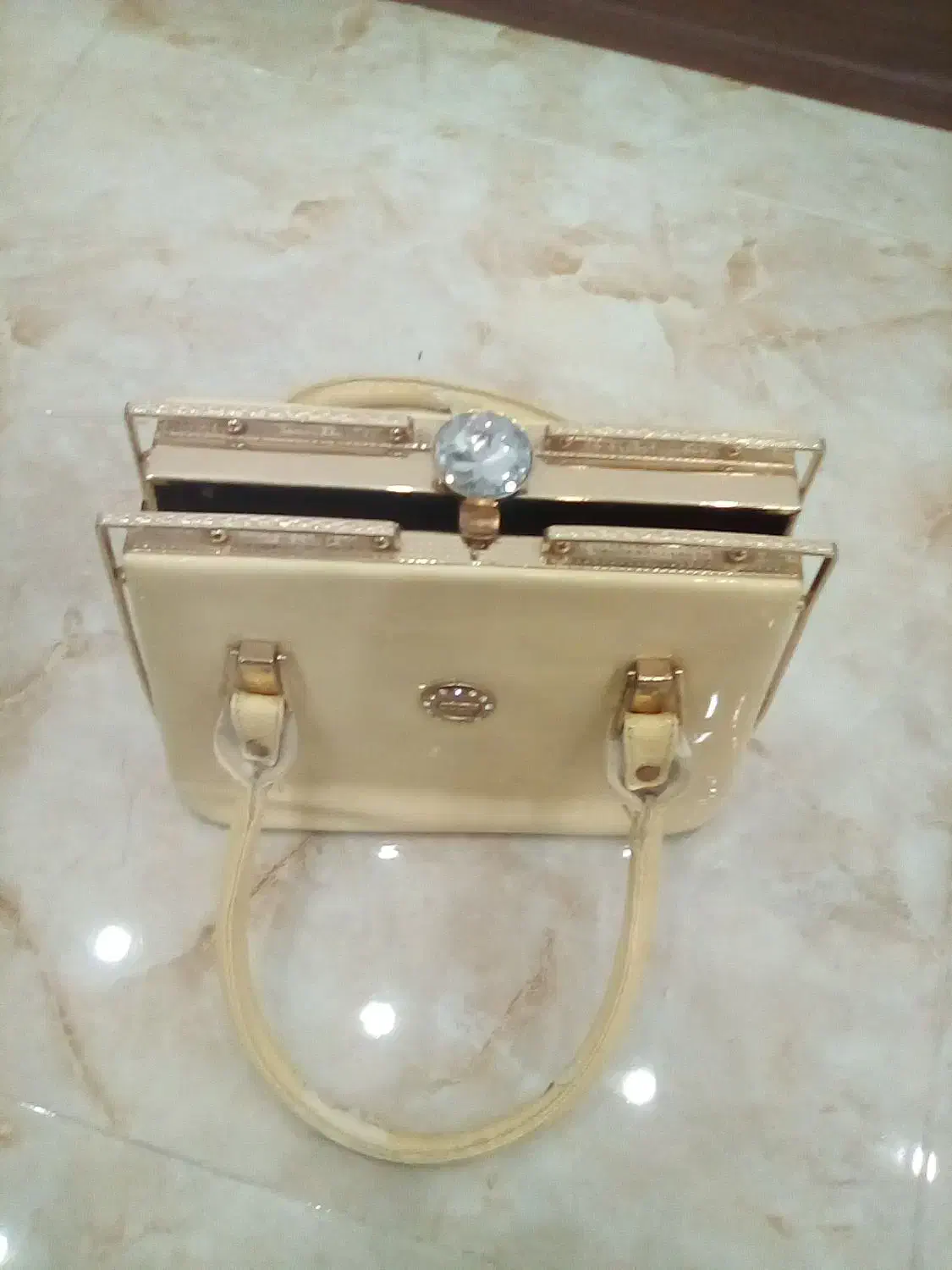 کیف|کیف، کفش، کمربند|قم, نخودی|دیوار