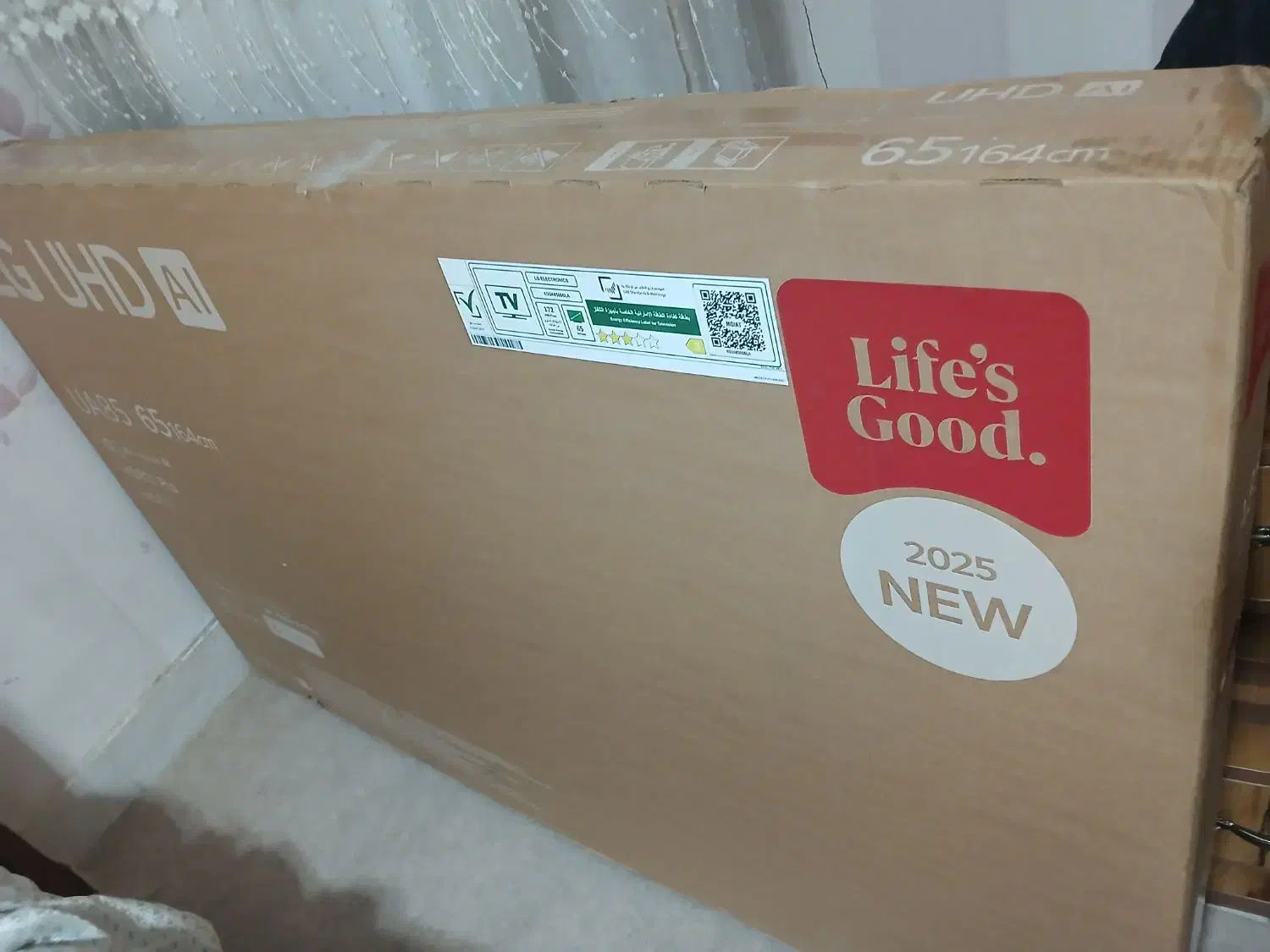 کارتون تلوزیون ۶۵ ال جی نو تازه با کاورهای داخلش|تلویزیون و پروژکتور|شیراز, دشت چنار|دیوار