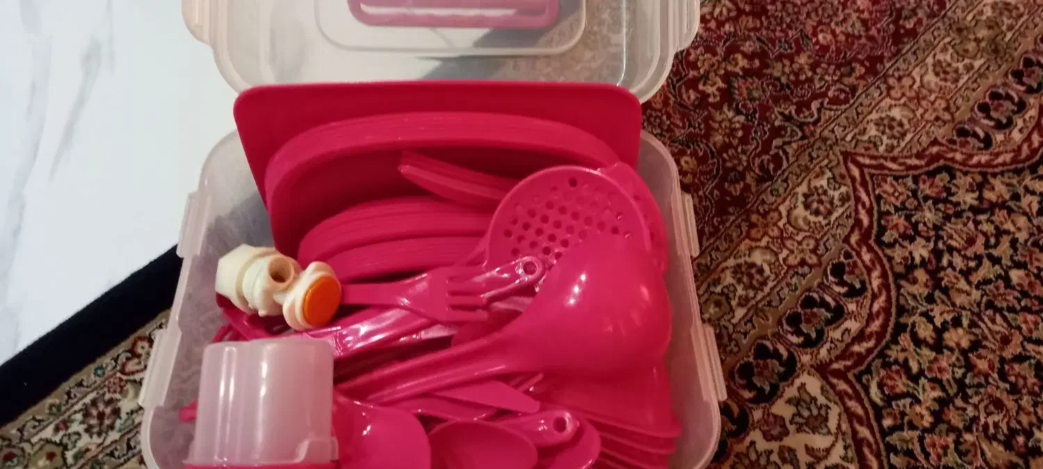 سرویس پیک نیک و سفر ۷۰ پارچه مناسب جهیزیه|ظروف نگهدارنده، پلاستیکی، یکبارمصرف|همدان, |دیوار