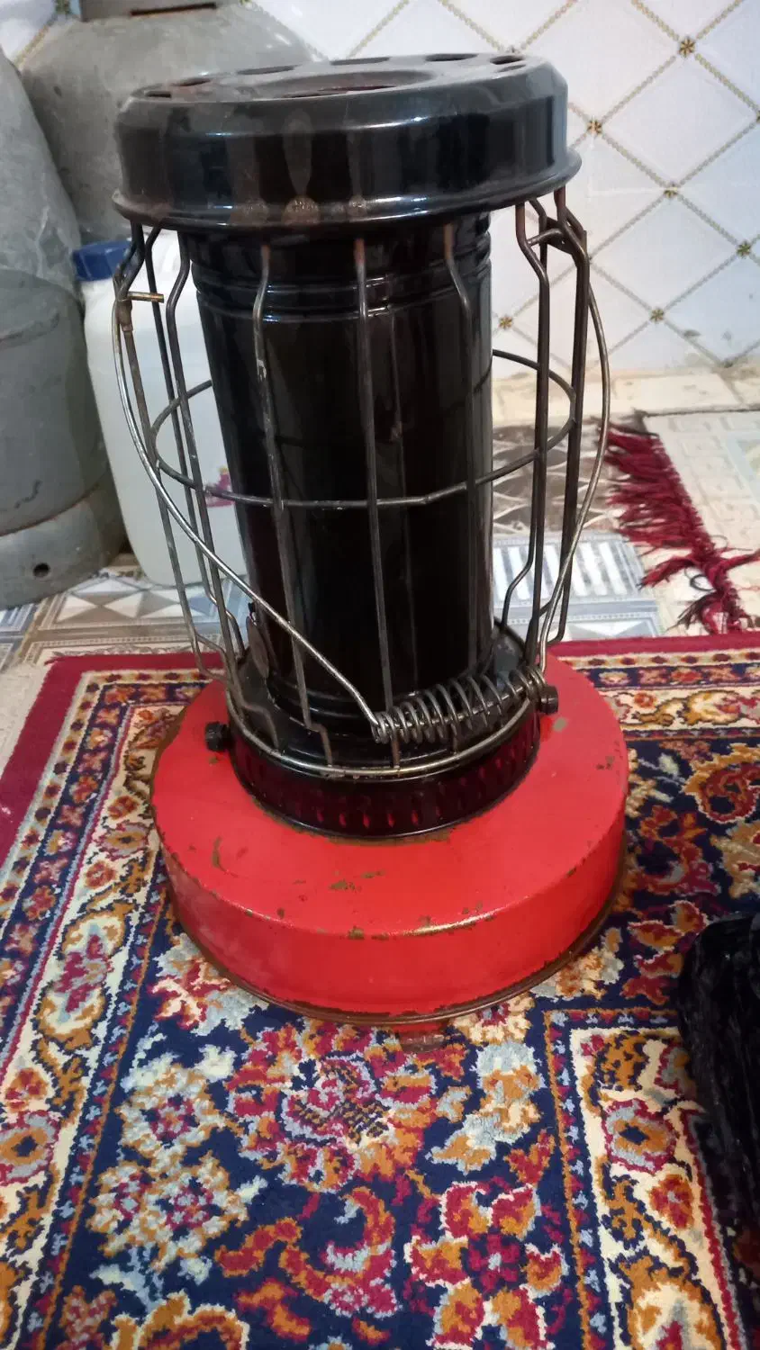 چراغ سالم|بخاری، هیتر، شومینه|نیمروز, |دیوار