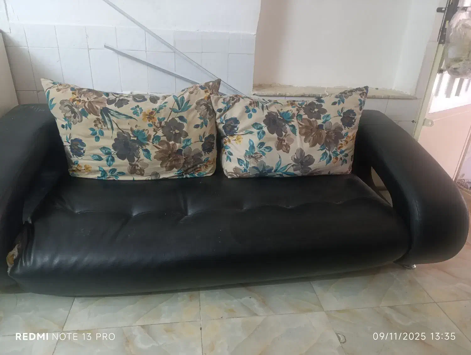 مبل چرم مشکی|مبلمان خانگی و میز عسلی|نیشابور, هفده شهریور|دیوار