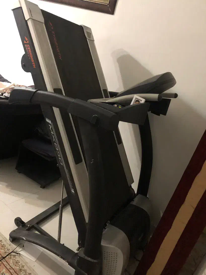 تردمیل|تجهیزات ورزشی|نور, |دیوار