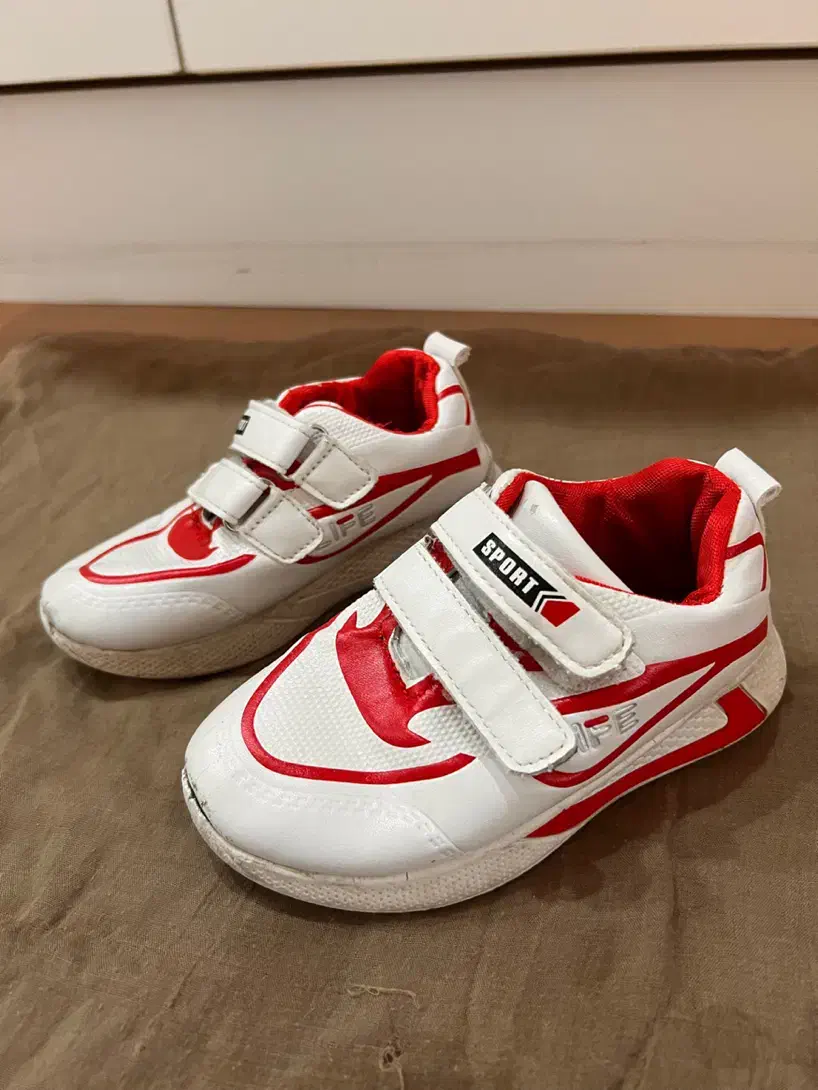 پوتین کتونی کفش کودک|کفش و لباس بچه|بندر انزلی, معلم|دیوار