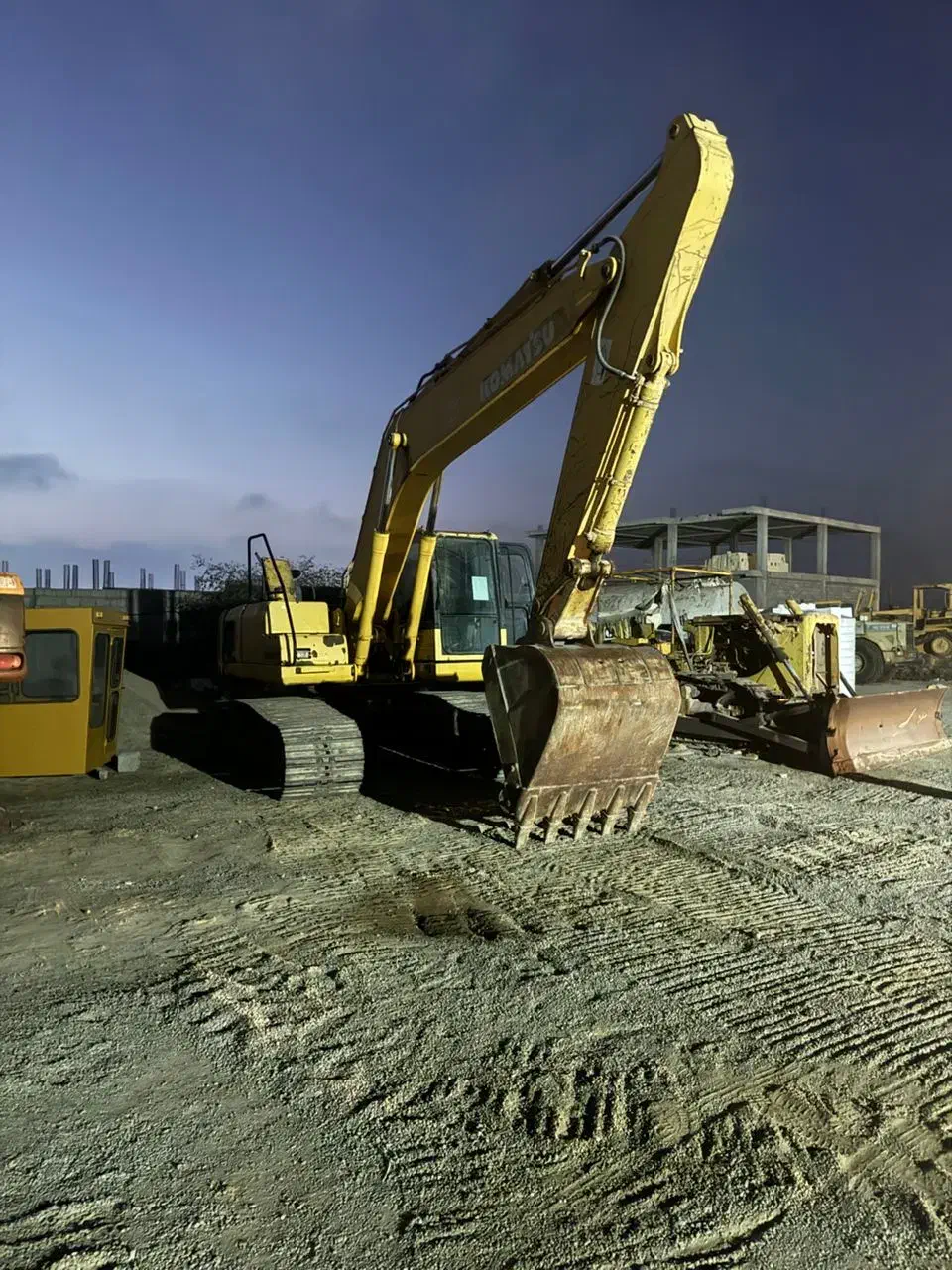 فروش بیل میکانیکی کوماتسو ۲۲۰ خط ۸|ماشین‌آلات صنعتی|ایرانشهر, |دیوار