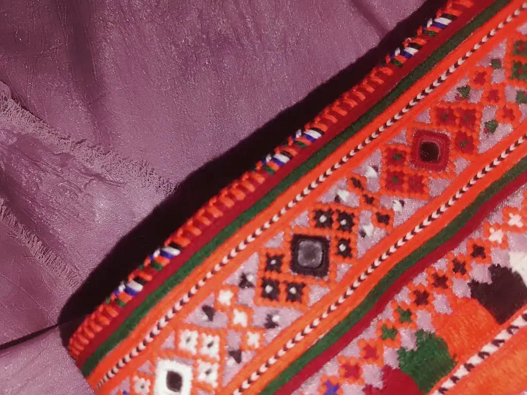 دوچگرم|لباس|ایرانشهر, |دیوار