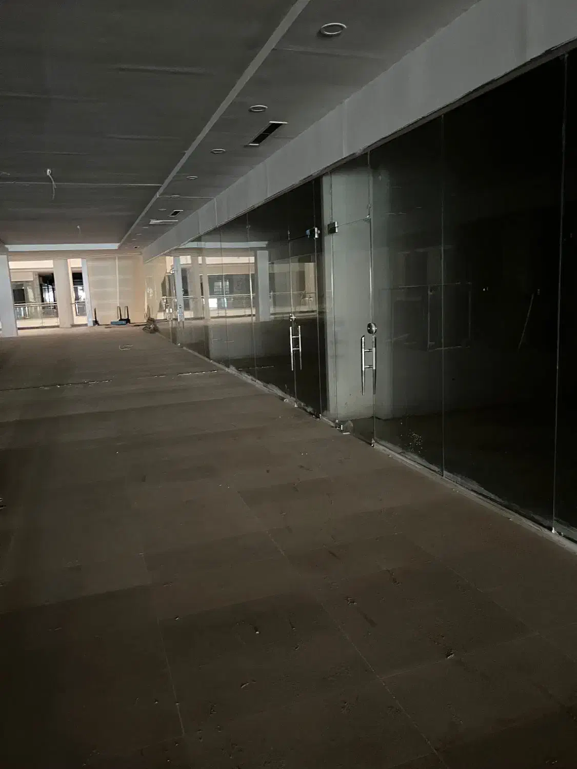 مغازه تجاری در مجتمع معراج قشم|فروش مغازه و غرفه|قشم, |دیوار