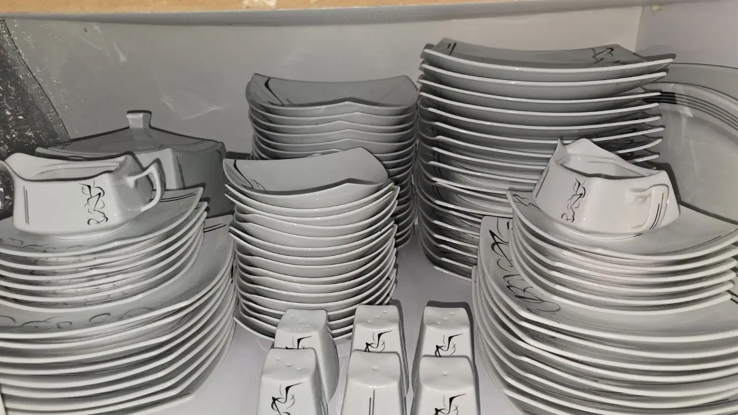 سرویس چینی المانی|ظروف سرو و پذیرایی|تهران, مینای شمالی (مخبر)|دیوار