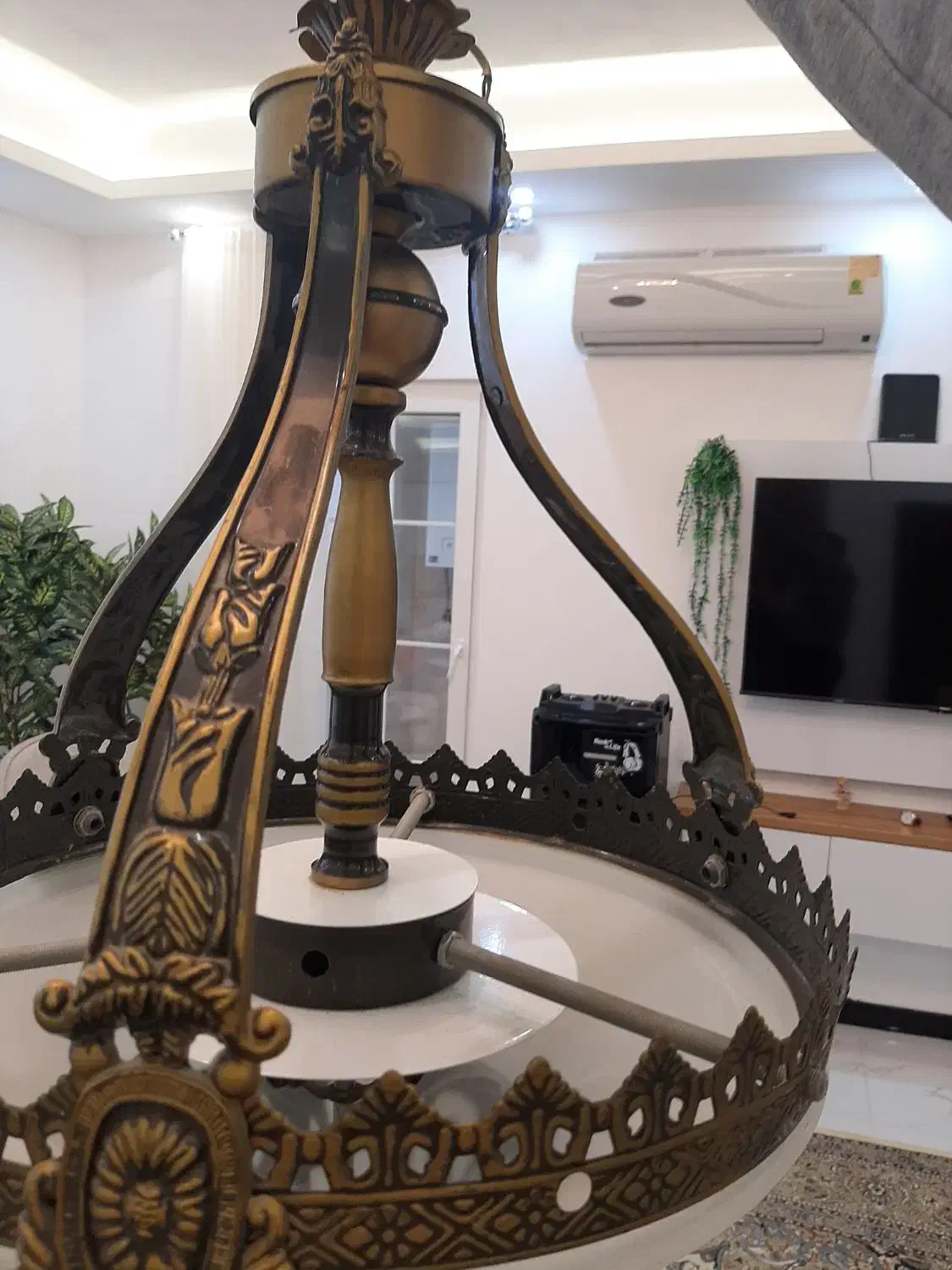 لوستر تک شاخه و دو عدد ۳ شاخه|لوستر و چراغ آویز|رشت, آزادگان|دیوار