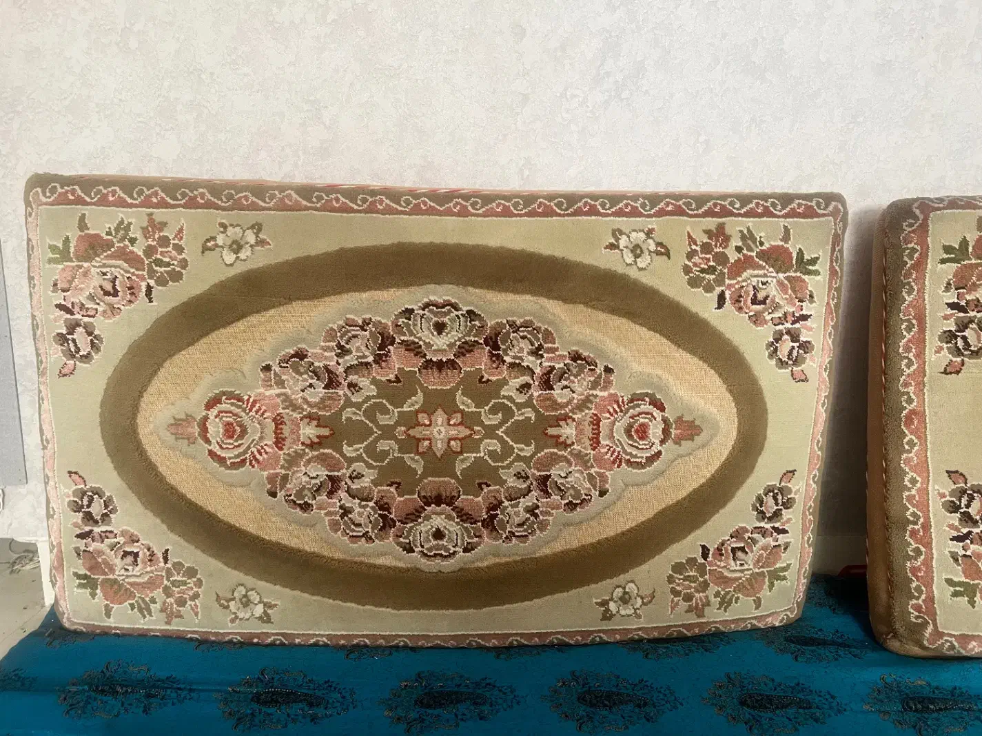 پشتی گل برجسته|پشتی|شیراز, کلاهدوز|دیوار