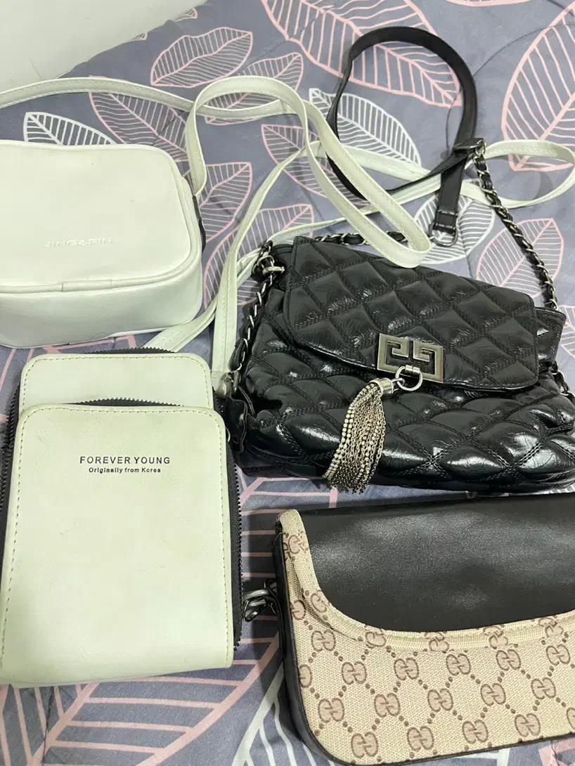 ۴عدد کیف|کیف، کفش، کمربند|رشت, یخسازی|دیوار