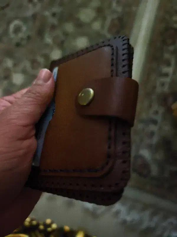 مدارک گمشده|اشیا|فردیس, شهرک ارم|دیوار