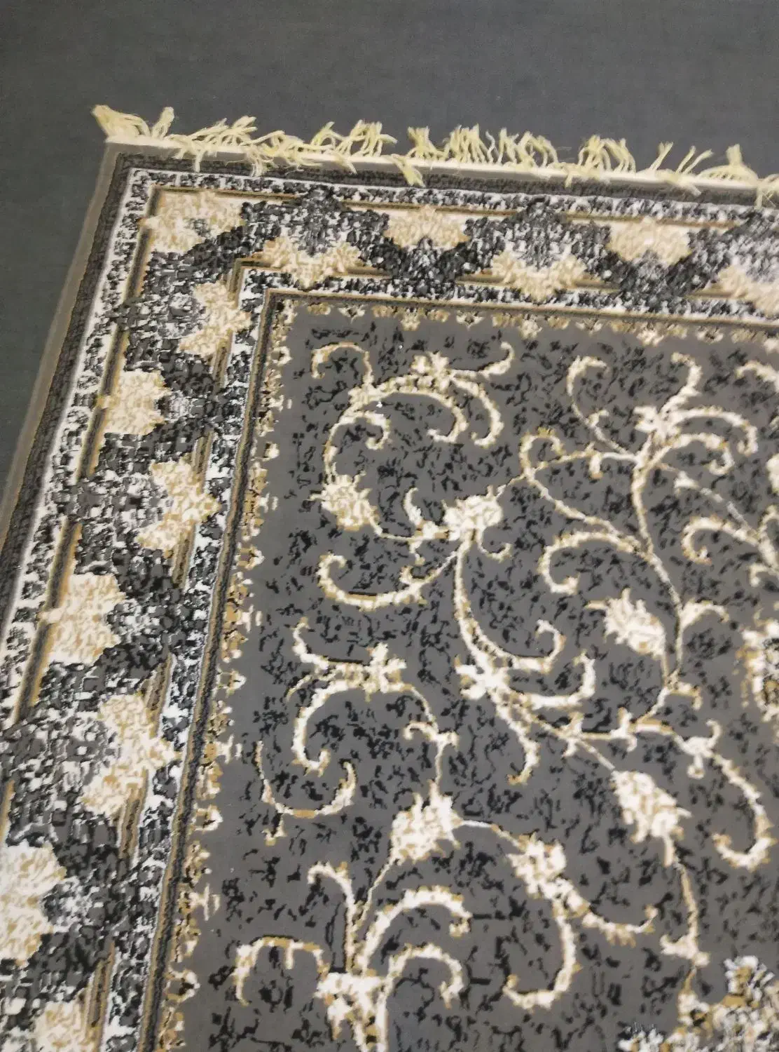 فرش ۹ متری در حد نو|فرش|گلبهار, شهر جدید گلبهار|دیوار