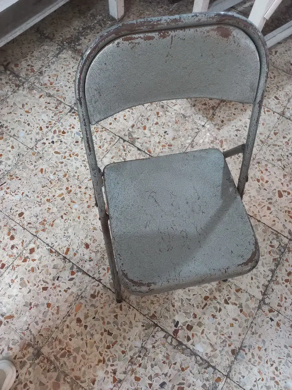 صندلی فلزی|صندلی و نیمکت|اصفهان, شیخ اشراق|دیوار