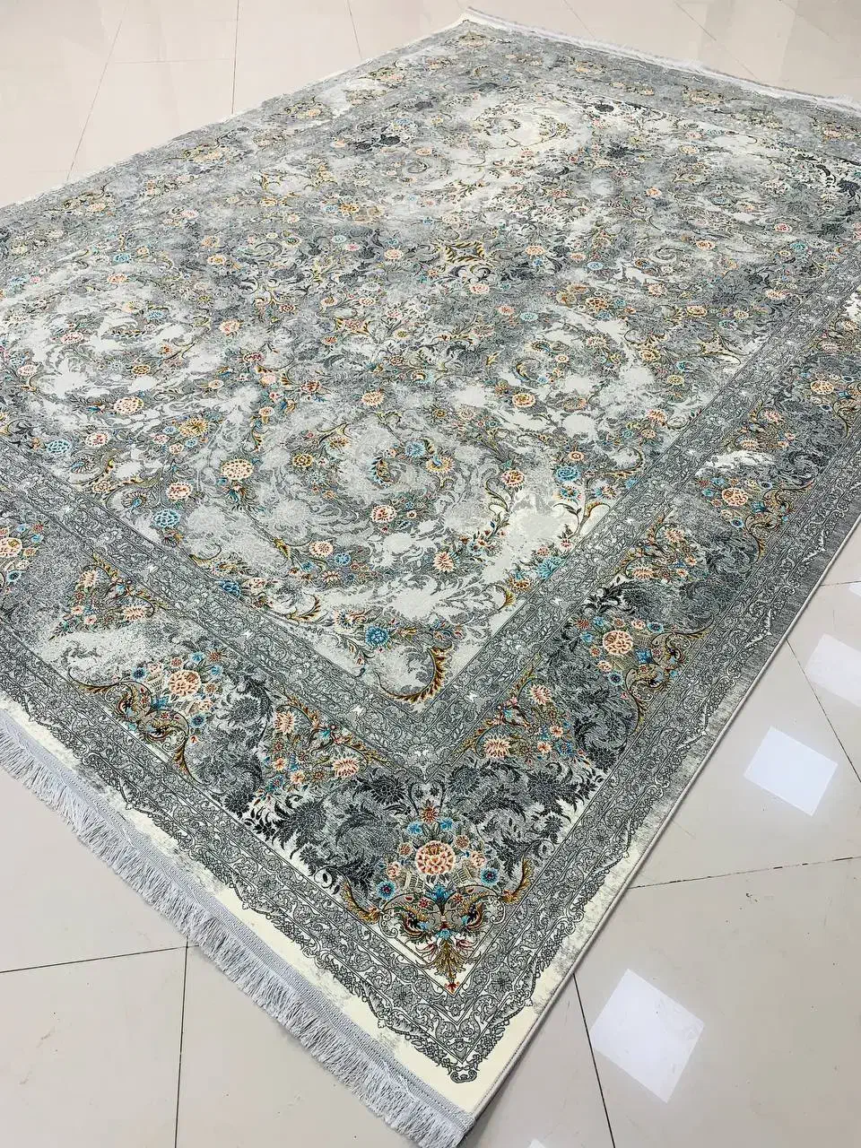 آناهیتا نقره‌ای ایی ۳۶۰۰اصل ۱۲۰۰شانه بروز|فرش|بوشهر, |دیوار