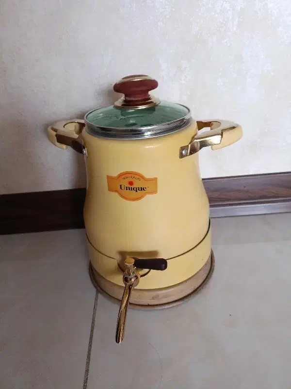 کتری شیر دار یونیک|قوری، کتری، قهوه‌ساز دستی|اصفهان, باغ دریاچه|دیوار