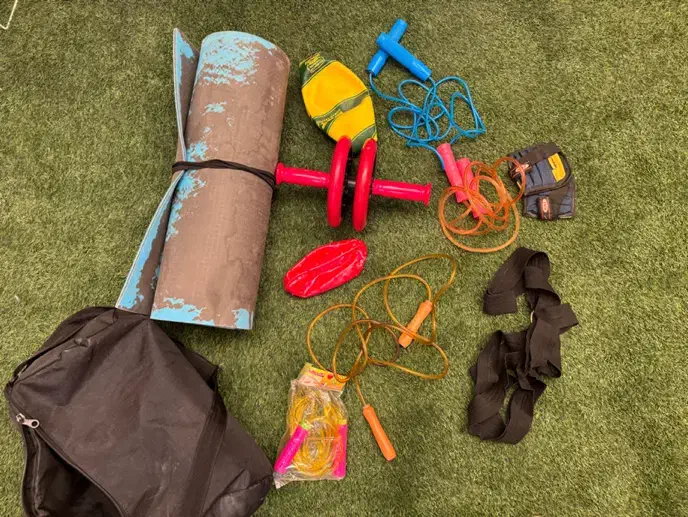 مقداری لوازم ورزشی یکجا فروشی|تجهیزات ورزشی|پرند, فاز ۳|دیوار