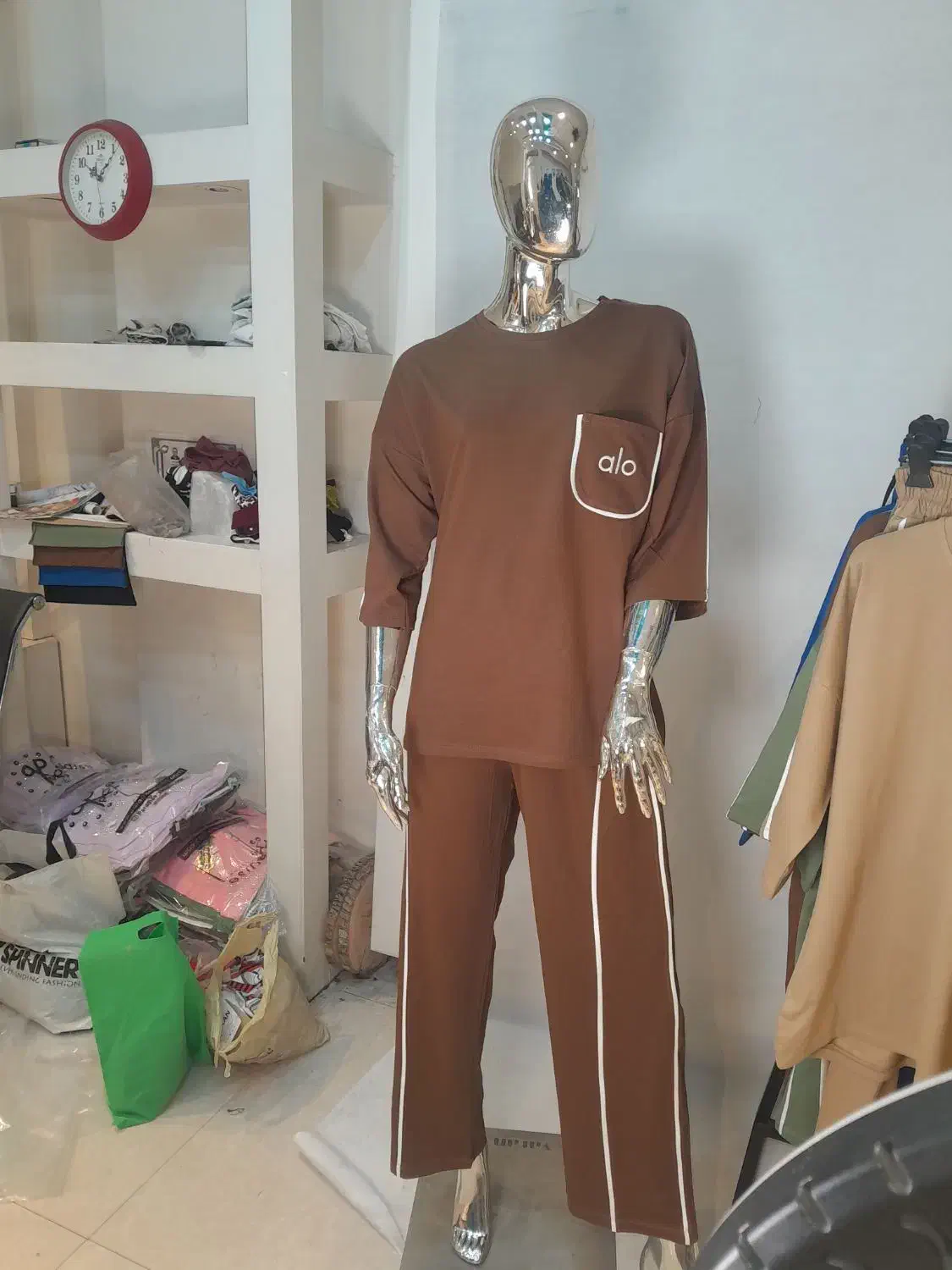 جذب همکار خانم جهت فروشندگی پوشاک|استخدام بازاریابی و فروش|چناران, |دیوار