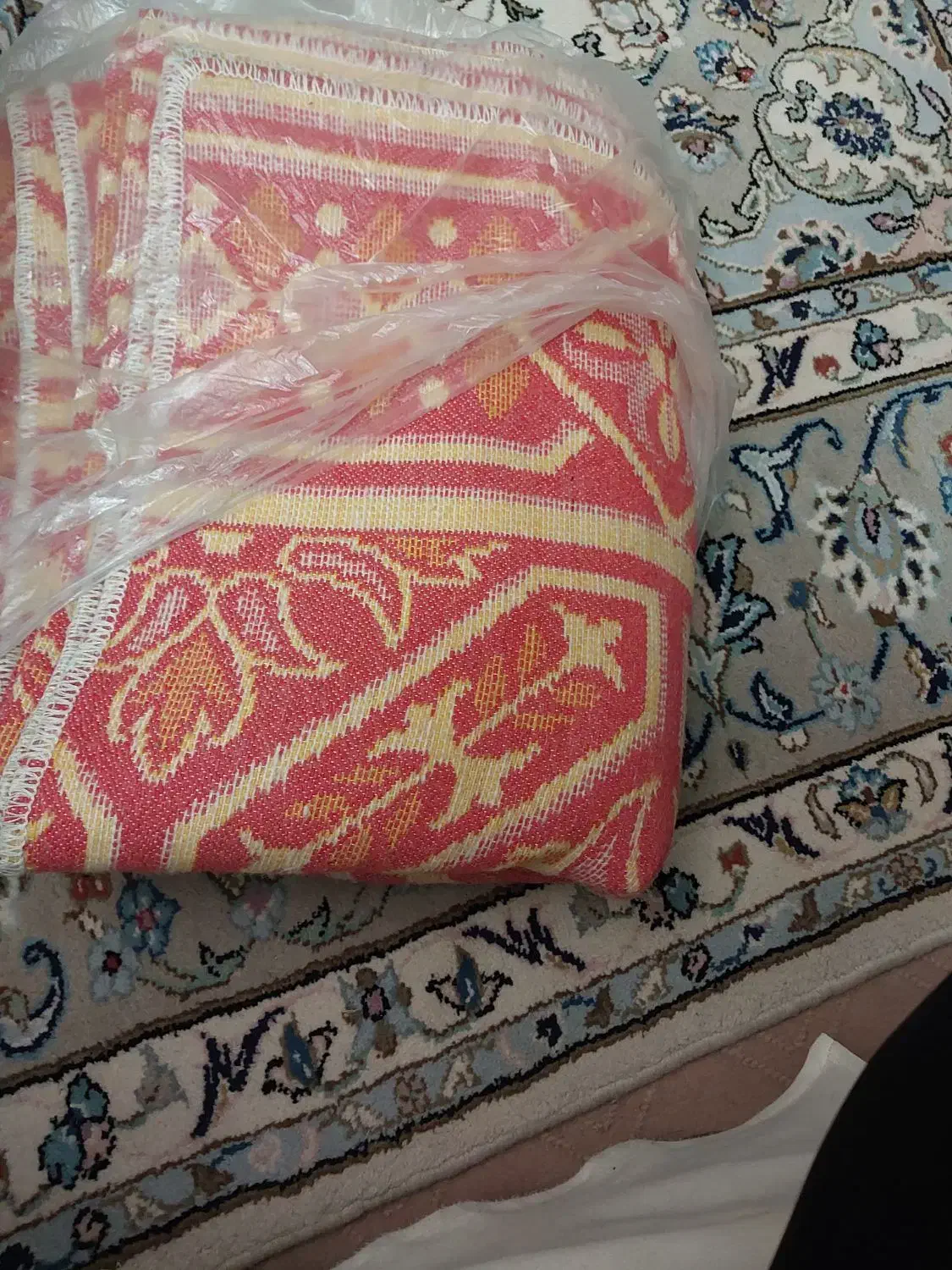 روفرشی نو در دو رنگ|روفرشی|اصفهان, علی قلی آقا|دیوار