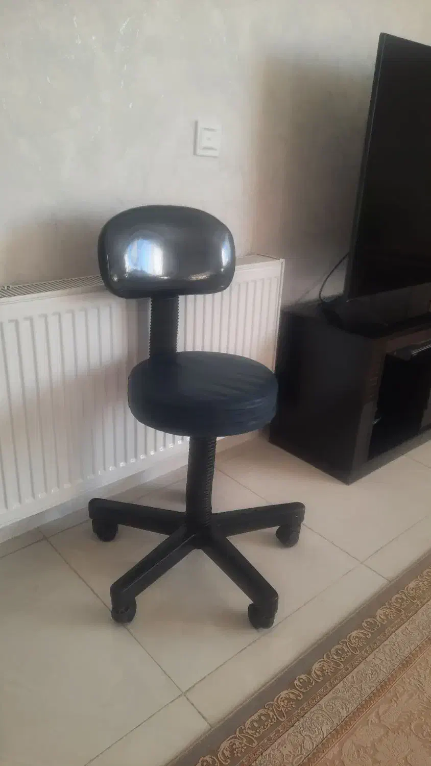 صندلی چرخدار تمیز و در حدنو|دفتر کار|خرمآباد, |دیوار