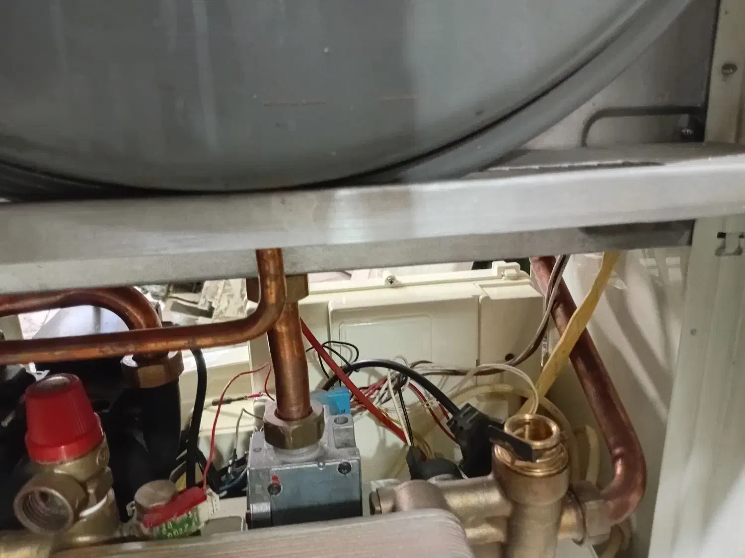 پکیج ایران رادیاتور L24FF درحد کارکرده دست دوم|آبگرمکن، پکیج، شوفاژ|تهران, جی|دیوار