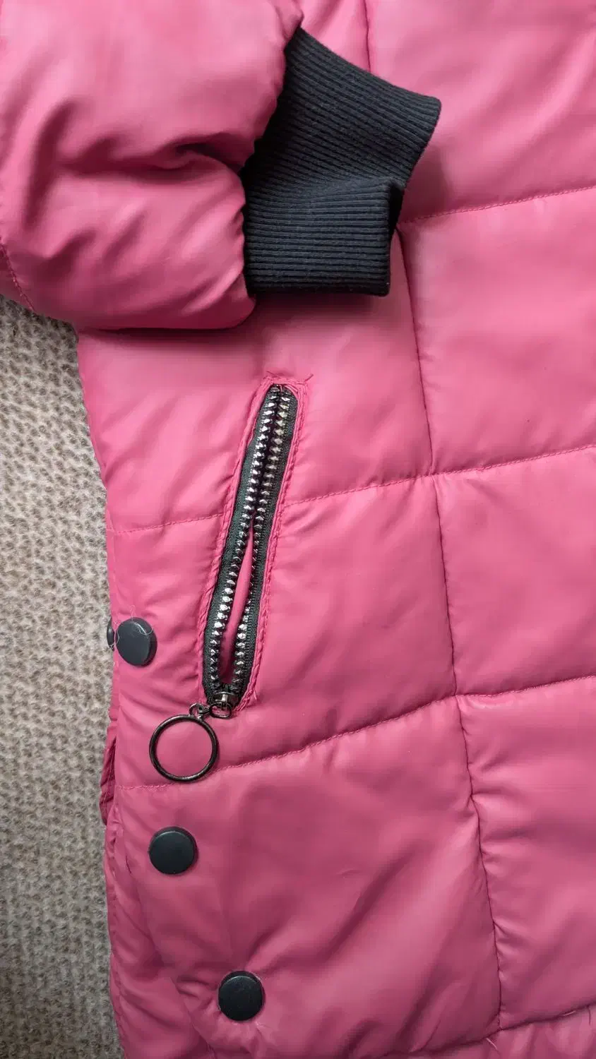 کاپشن سرخابی|لباس|اصفهان, جلفا|دیوار