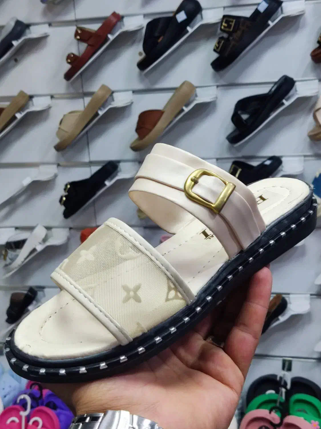 ۳۰۰جفت دمپایی زنانه|کیف، کفش، کمربند|ملکشاهی, |دیوار