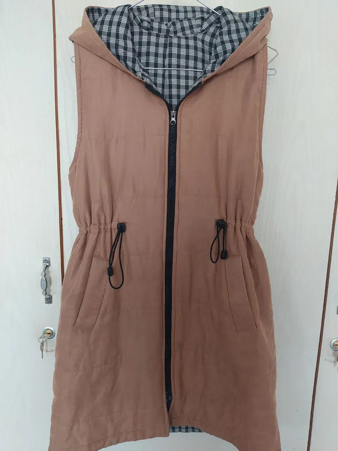 تعدادی لباس|لباس|اراک, |دیوار