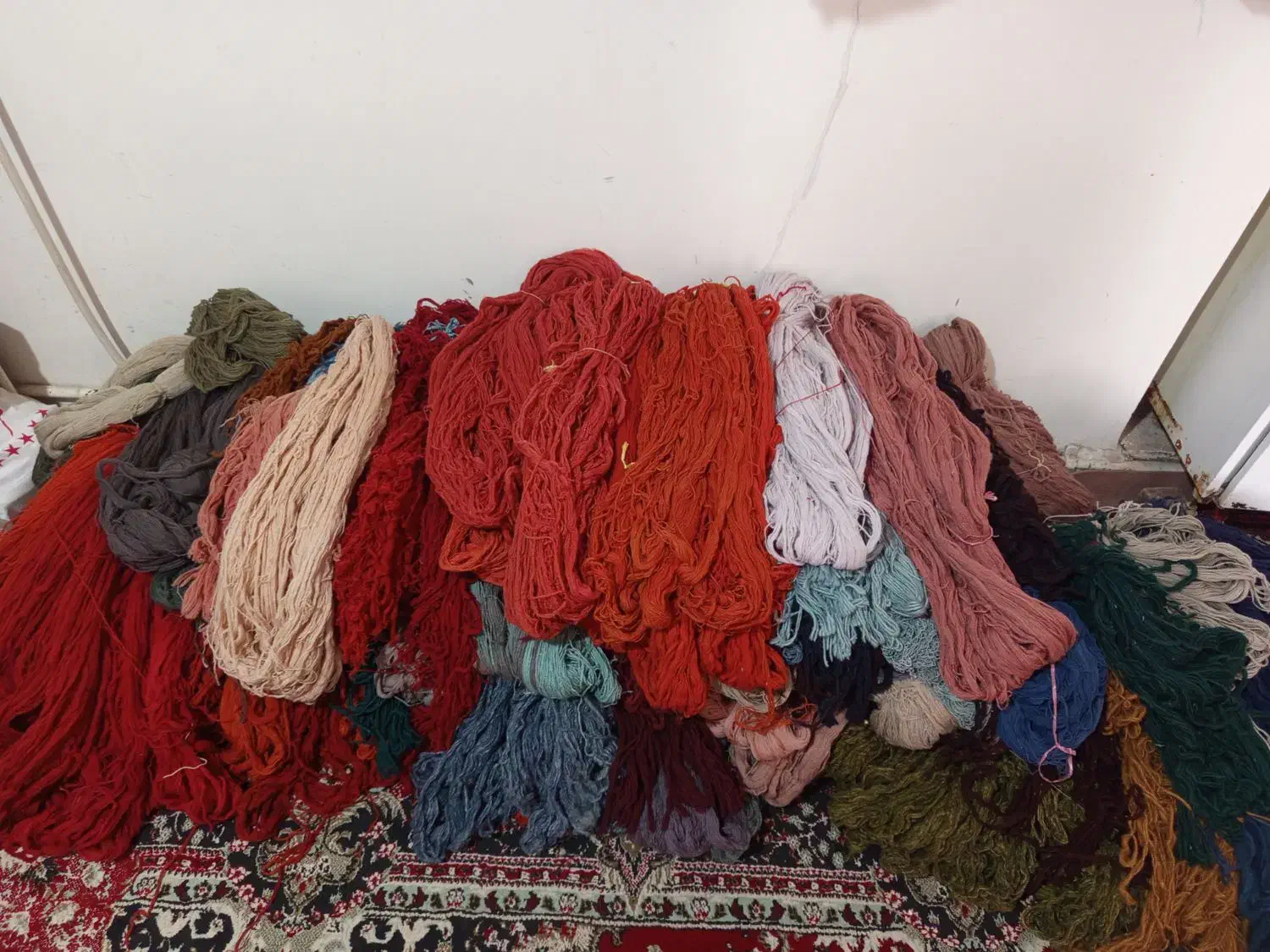 نخ قالی هریس ۲۰ کیلو|لوازم خیاطی و بافتنی|تبریز, |دیوار