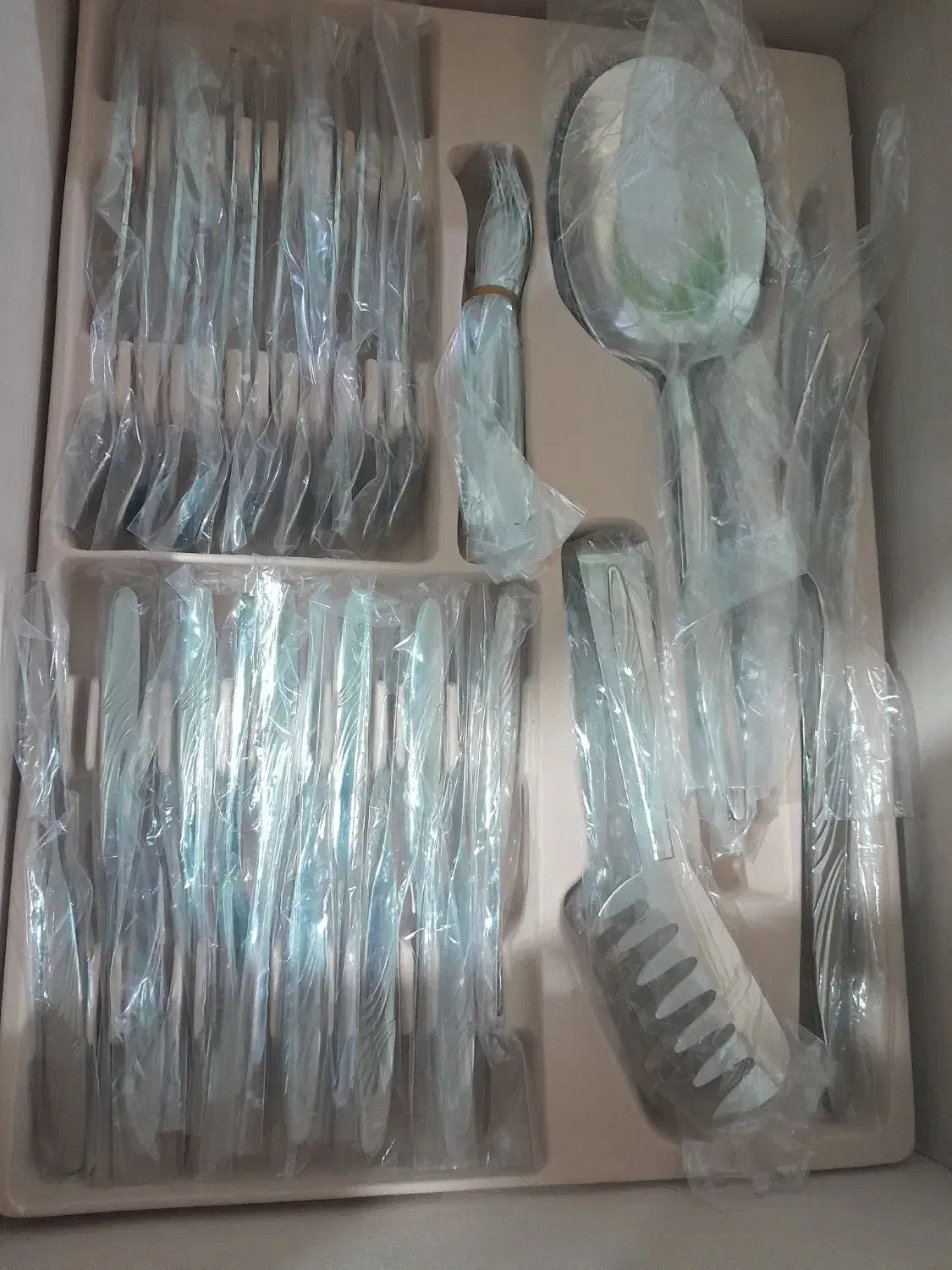 سرویس قاشق چنگال ۲۴ نفره|ظروف سرو و پذیرایی|پرند, فاز ۵|دیوار