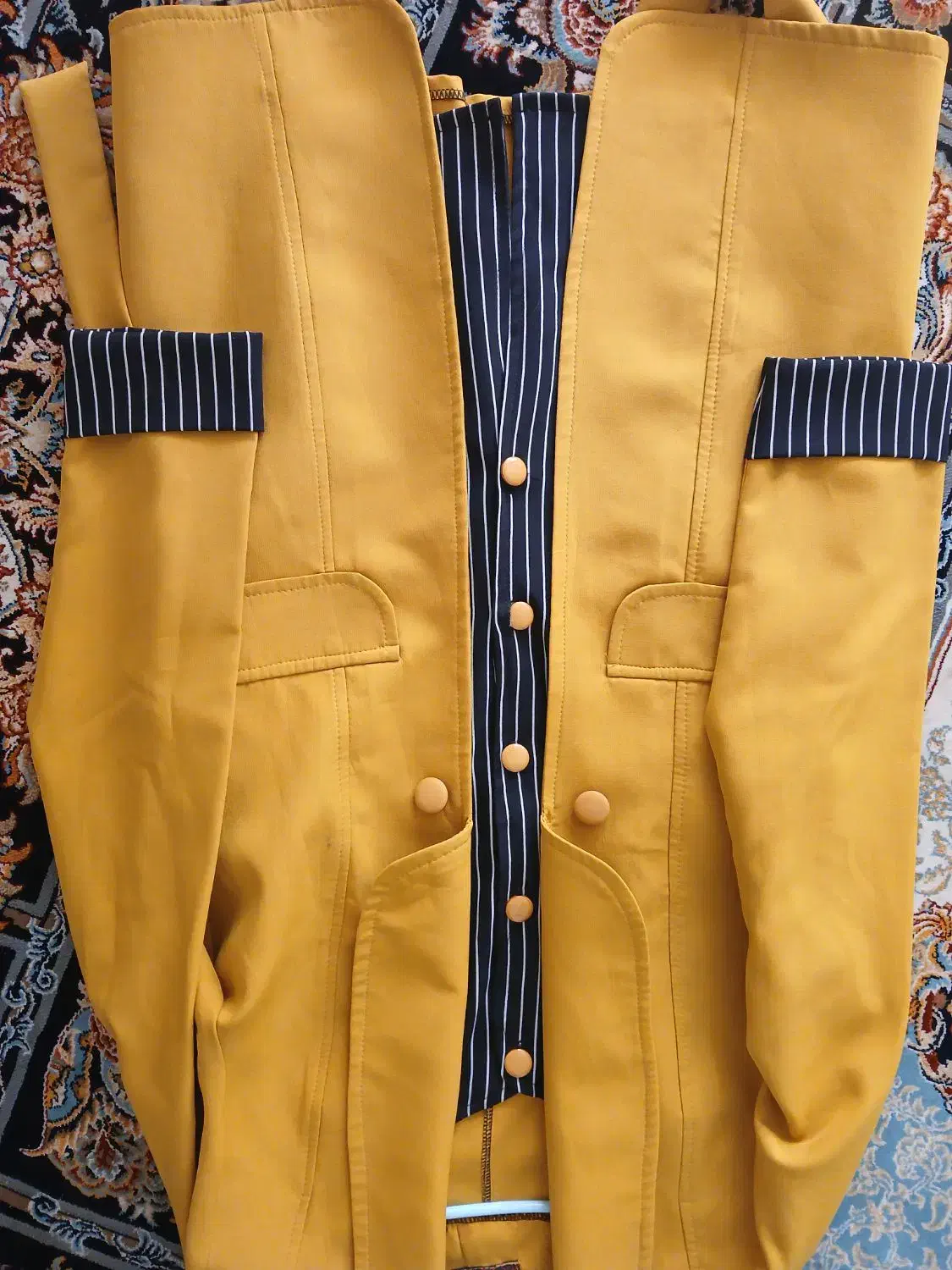 لباس|لباس|تربتحیدریه, کاشانی|دیوار