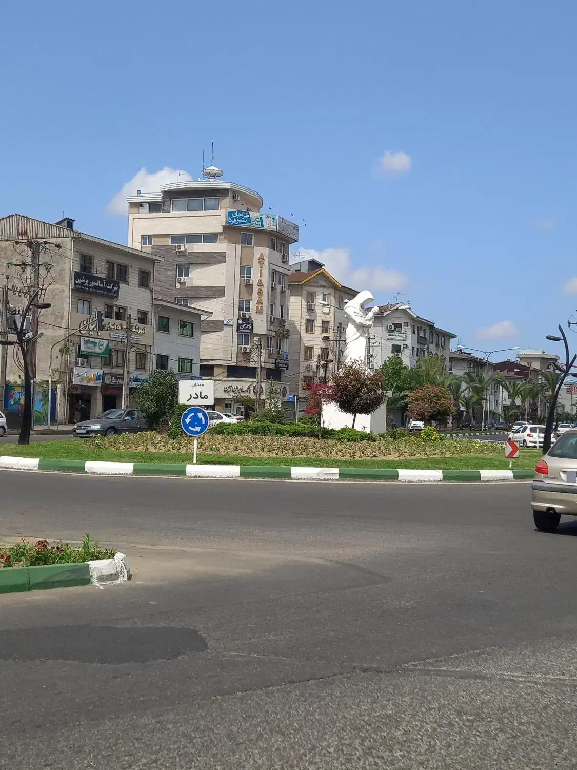 مغازه ۳۵ متری بر اصلی معلم|فروش مغازه و غرفه|رشت, معلم|دیوار