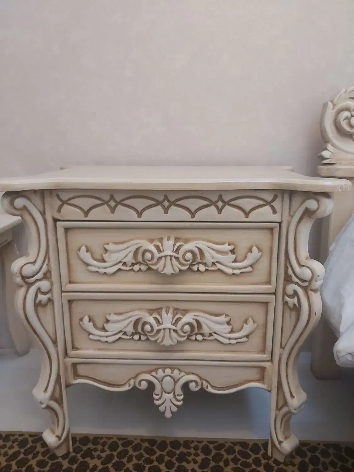 تخت|تخت و سرویس خواب|تربتحیدریه, باغ سلطانی|دیوار