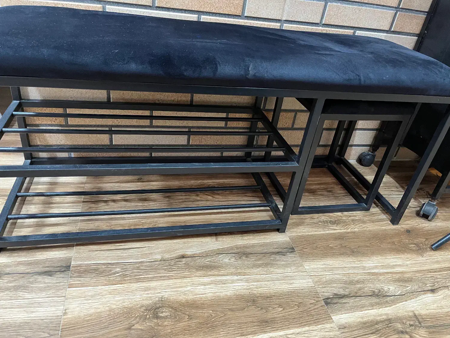 صندلی انتظار،میز ناخن،ترولی رینگ لایت کمد|آرایشگاه و سالن‌های زیبایی|قرچک, زیبا شهر|دیوار