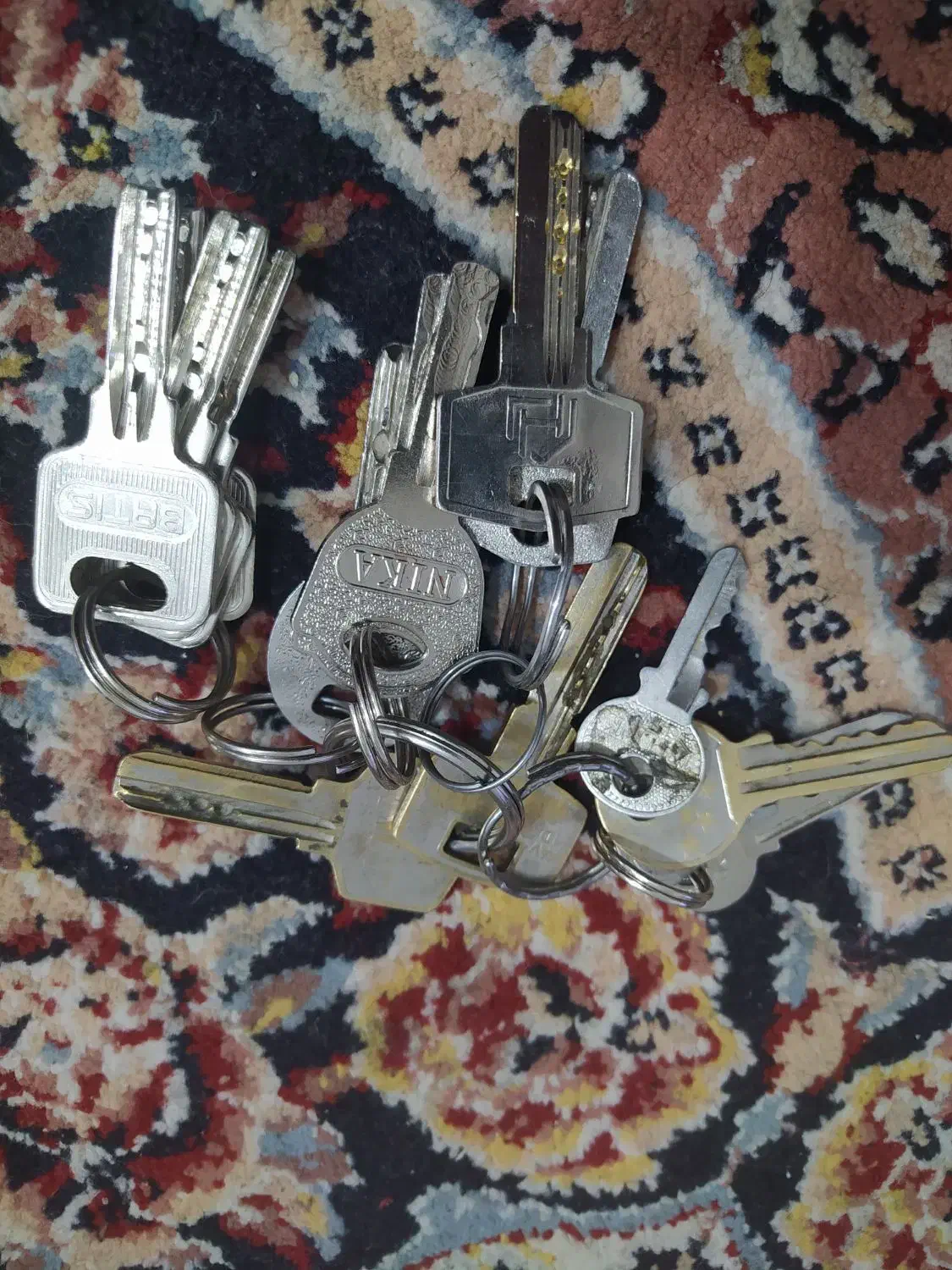 دسته کلید پیدا شده|اشیا|دامغان, |دیوار