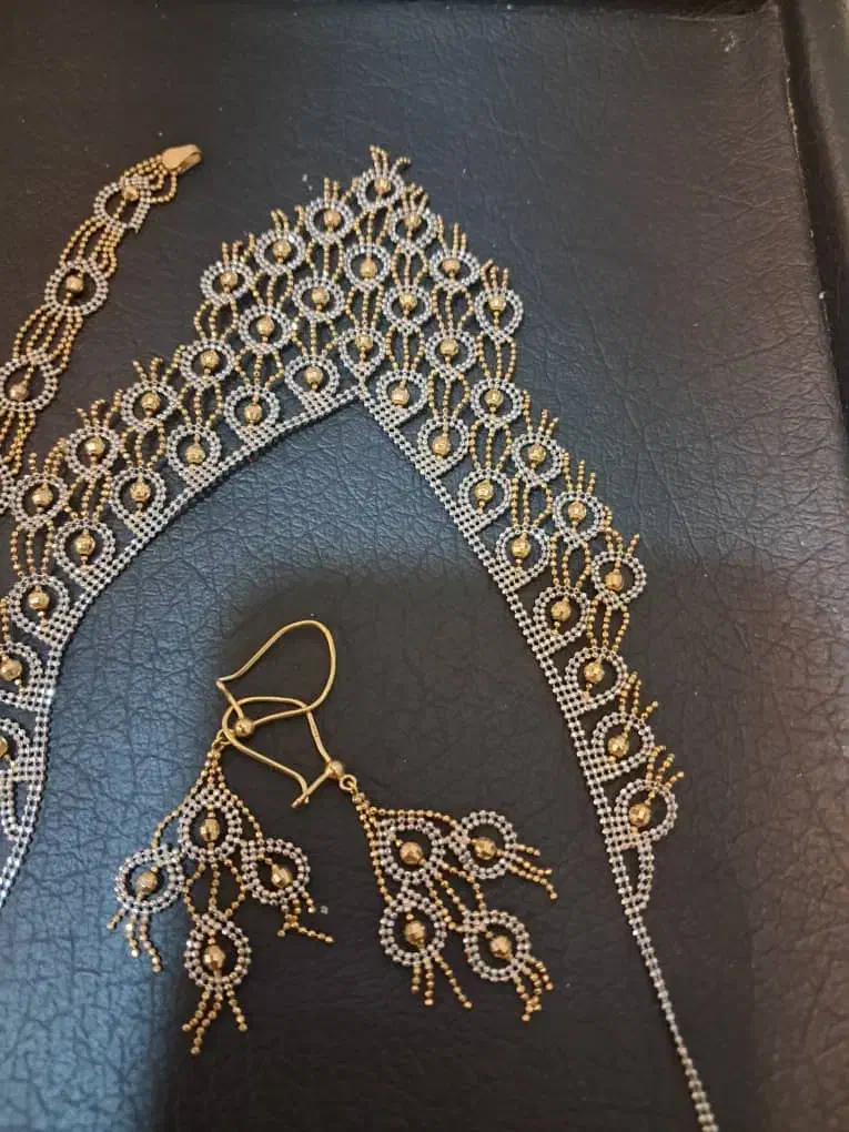 فروش زنجیر یزدی و بنگل میخی در طلا فروشی|جواهرات|اصفهان, نقش جهان|دیوار