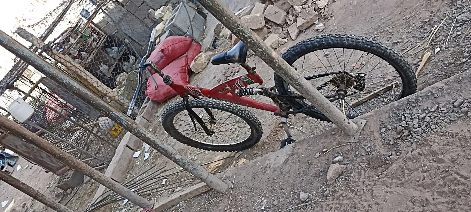 26 کمکی تایر عقب یکم تاب داره|دوچرخه، اسکیت، اسکوتر|سیرجان, |دیوار