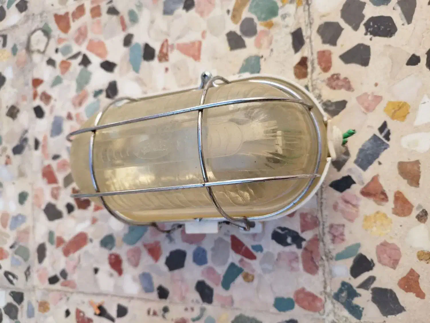 قفل در حیاط،چهار پایه،حباب لامپ|صندلی و نیمکت|خرم‌آباد, |دیوار