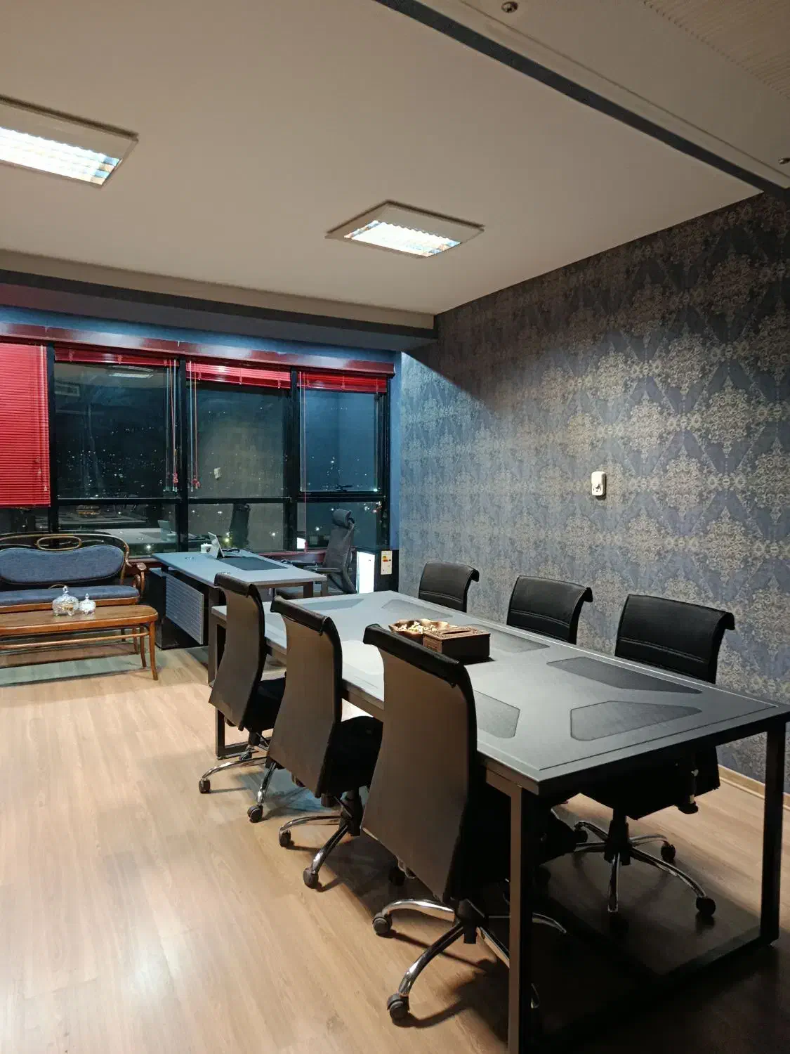 اجاره کوتاه مدت دفتر کار، برگزاری جلسات|اجارهٔ کوتاهمدت دفتر کار و فضای آموزشی|تبریز, |دیوار